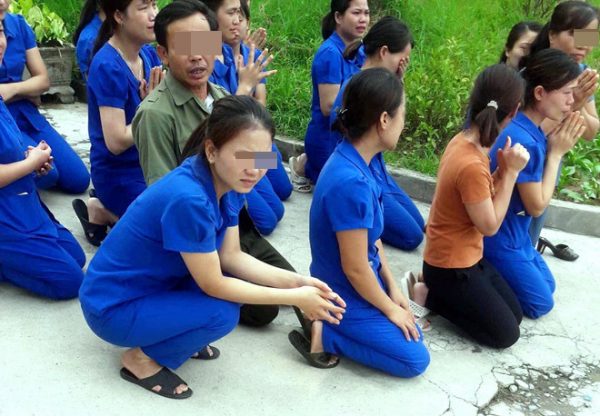Kỷ luật 5 cán bộ trong vụ giáo viên mầm non quỳ gối ở Nghệ An
