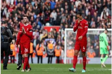 Bóng đá Anh 15/4: Robertson tức giận với hàng công Liverpool